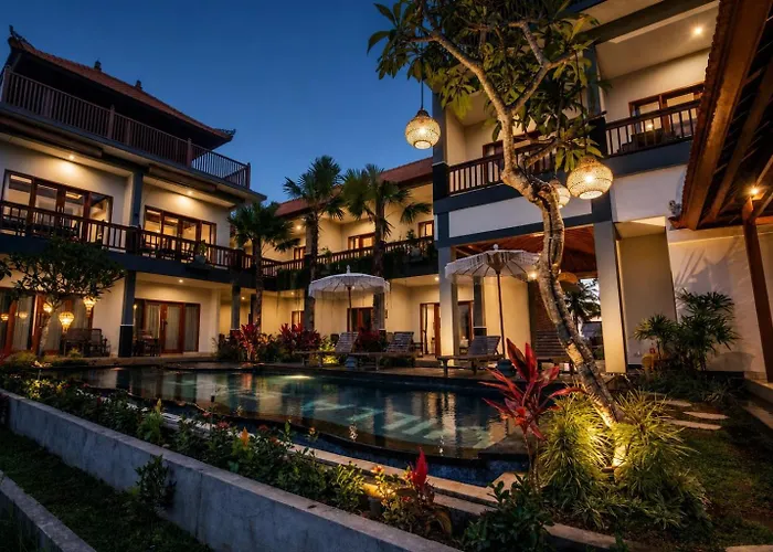 Silas Boutique & 4*